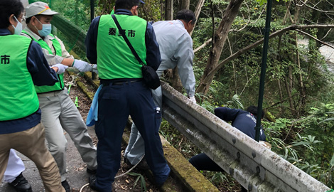 Scene of removal work of illegally dumped waste In Hadano-shi